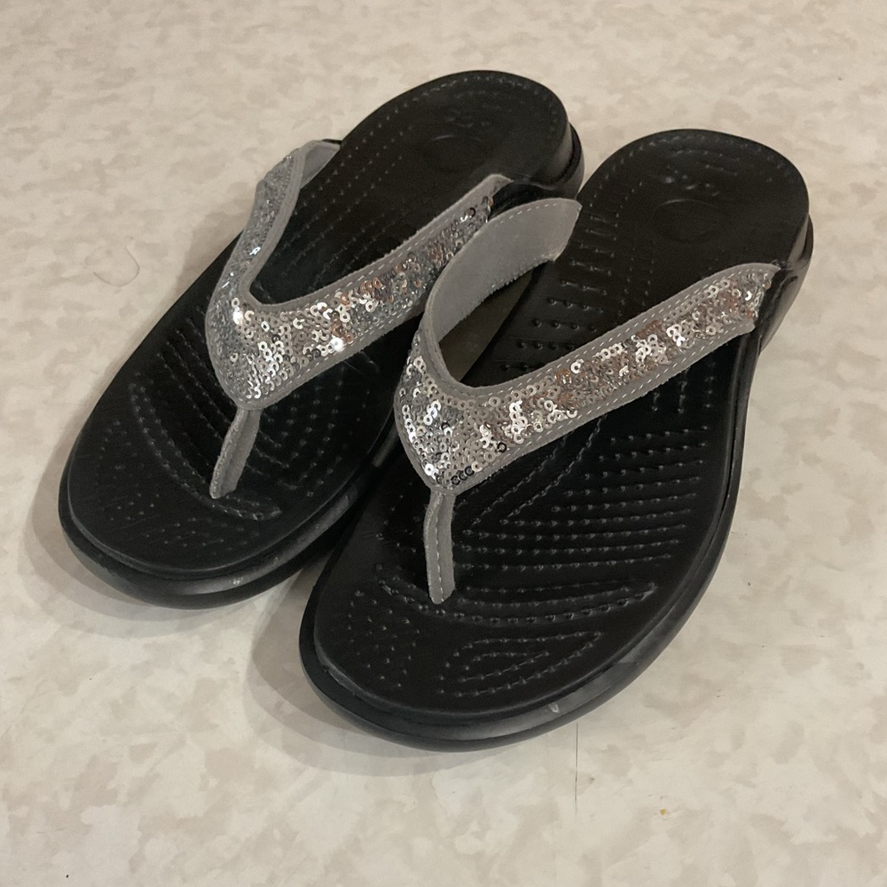 CROCS Women's Sequin Thong Sandals - Silver and Black size 7